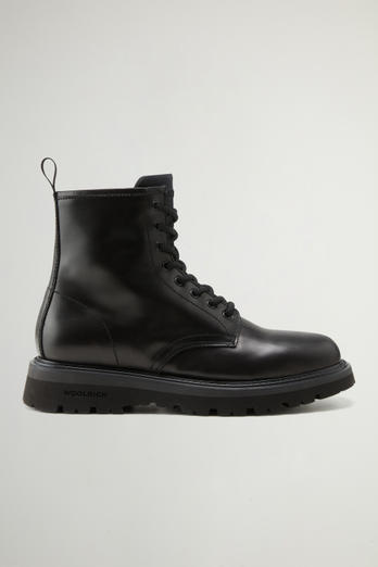 New City Boots in Calfskin Leather Black photo 1 | Woolrich