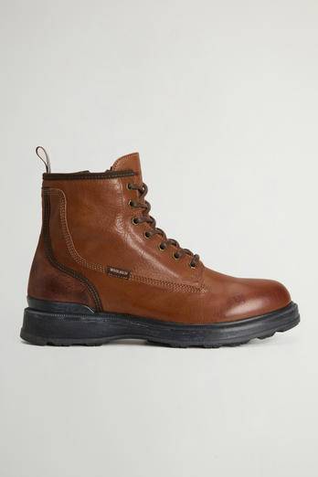 Grove Lace-Up Boots in Cowhide Leather Brown photo 1 | Woolrich