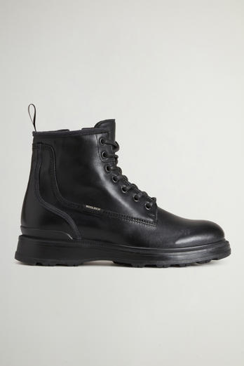 Grove Lace-Up Boots in Calfskin Leather Black photo 1 | Woolrich